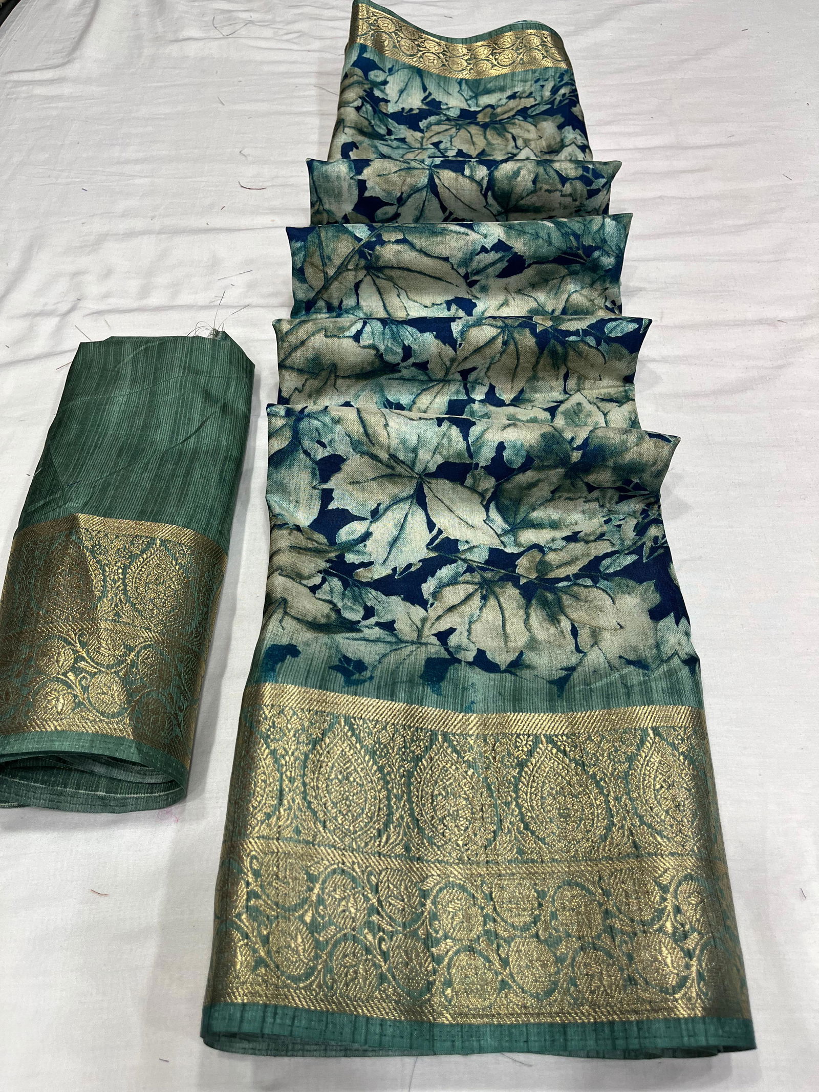 Wow Hit Antic Designer Dola Silk Non Catalog Saree Wholesale Online

